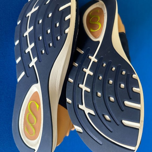 Saysh One by Allyson Felix size 12 - fantastic sneakers! Worn once! - Picture 4 of 11